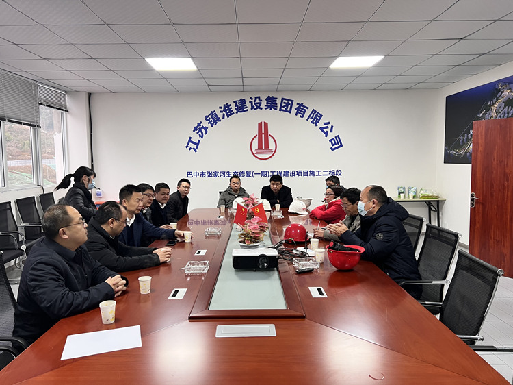 馮總帶隊 對張家河項目部（二標(biāo)段）進(jìn)行安全隱患大排查。 (2)_副本.jpg